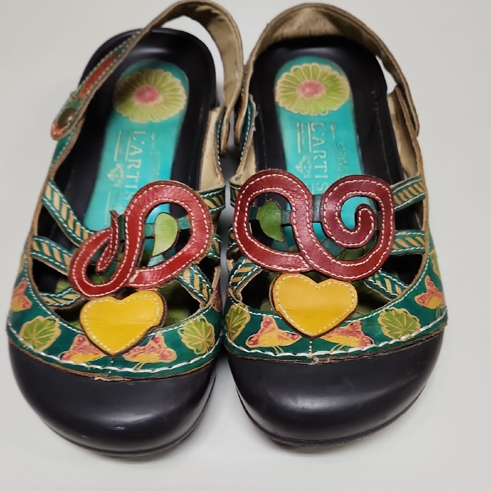 L'Artiste BOMBAY Multicolor Flats with Heart and Swirl Accents